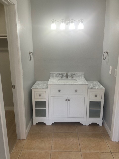 Mbath Vanity - 6402 Royal Woods Dr