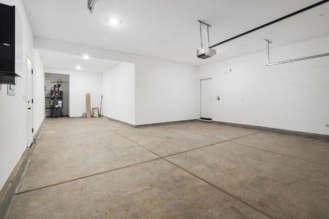 Building Photo - BRAND NEW BUILD 3000SQFT HOUSE FOR RENT