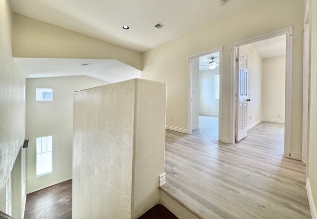 Building Photo - 6039 Glowing Cottage Ct