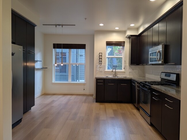 Building Photo - 1918 Northeast Kenyon Court