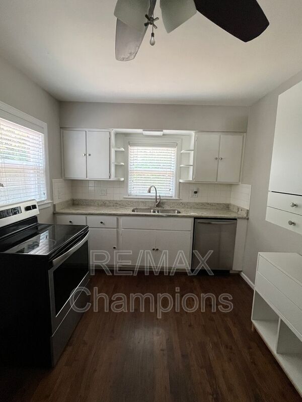 Building Photo - 3627 Gurley Dr