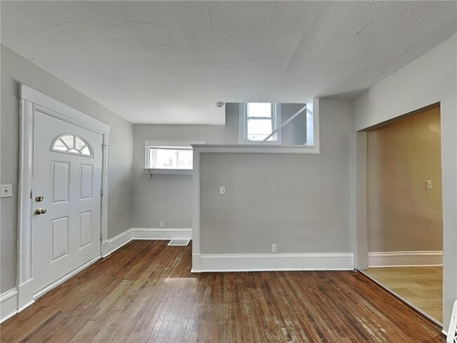 Building Photo - 4042 Clinton Ave