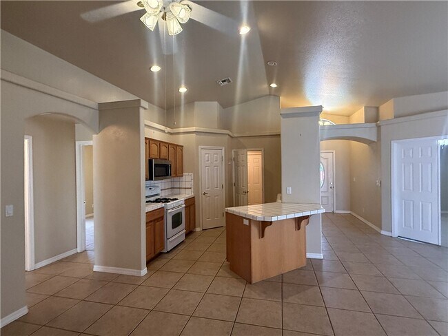 Building Photo - 3674 N Willow Rd