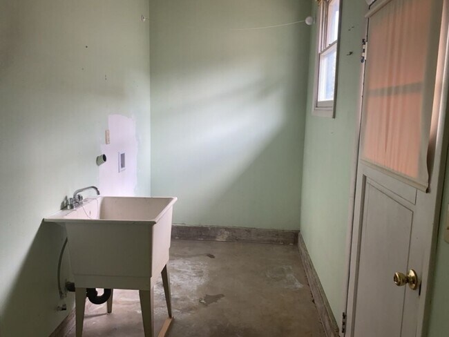 Building Photo - Single Level West Salem Home