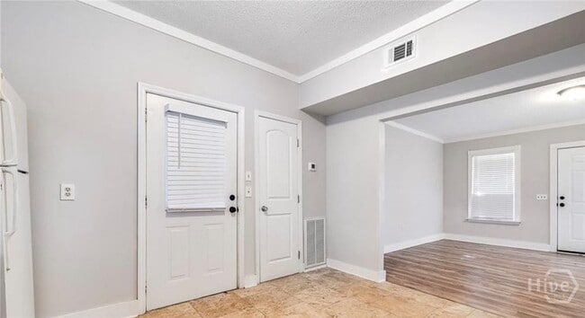Building Photo - 508 E Liberty