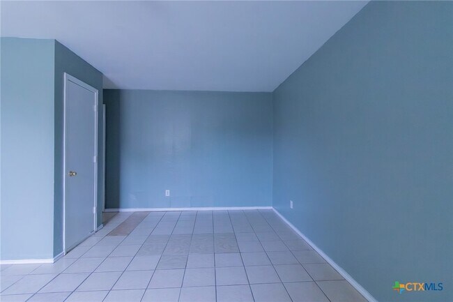 Building Photo - 1601 Benttree Dr