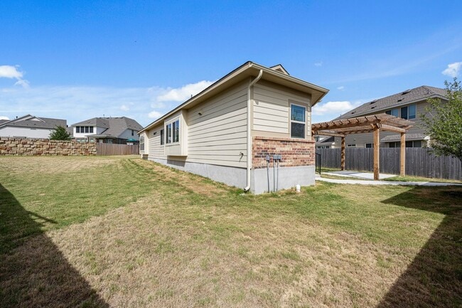 Building Photo - 18031 Lungo St