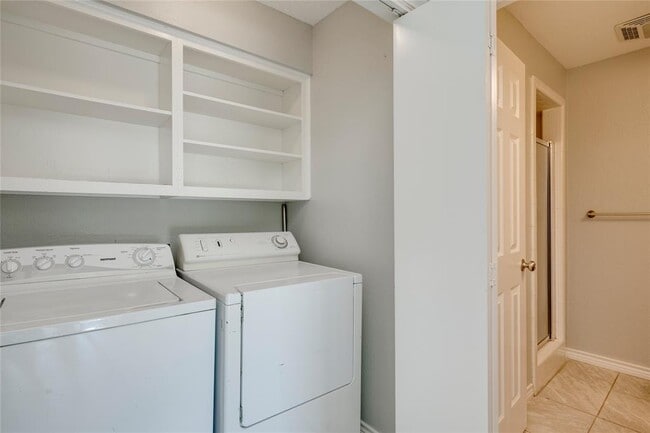 Building Photo - 801 Grassy Knoll