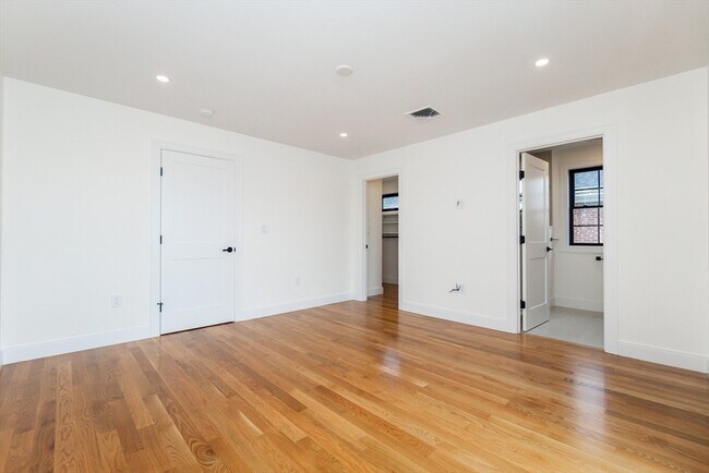 Building Photo - 165 Campbell Ave