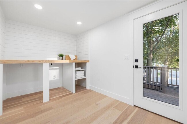 Building Photo - 7 Sheffield Ave