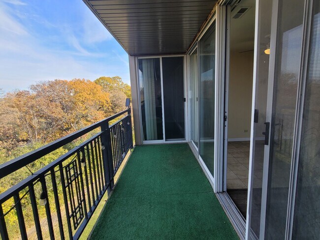 Building Photo - 6010 Oakwood Dr