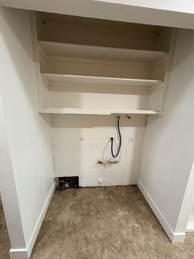 Building Photo - Beautiful 3 Bedroom Condo
