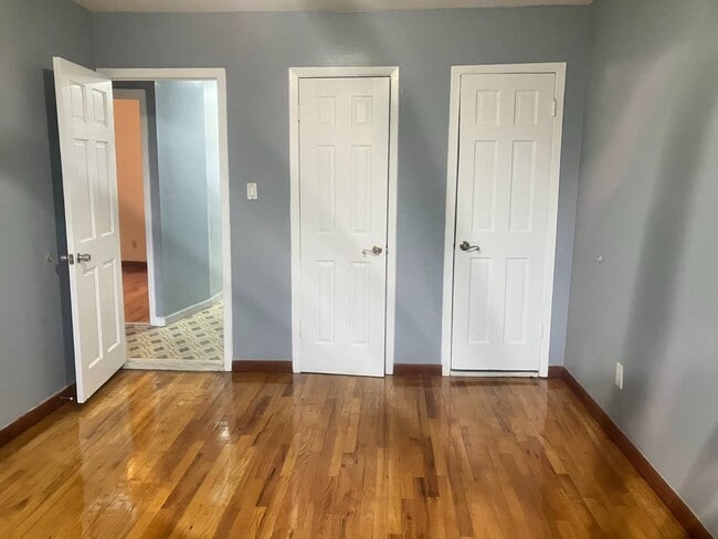 Building Photo - 973 E 85th St