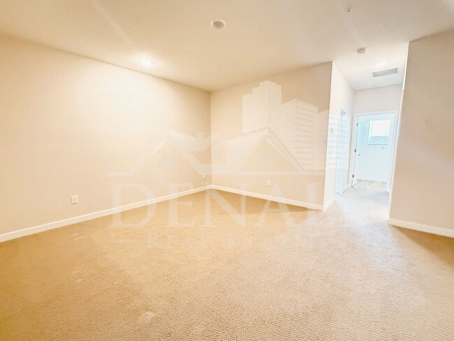 Building Photo - 7532 W Darrow St
