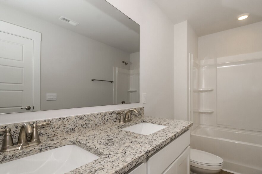 Building Photo - 2028 Cypress Hills Dr SE