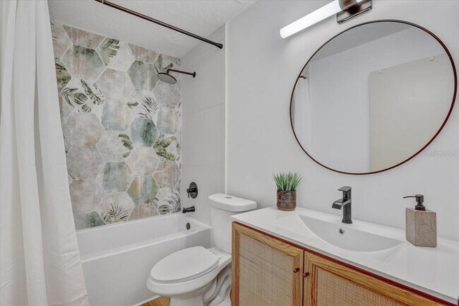 Building Photo - 350 79th Ave N