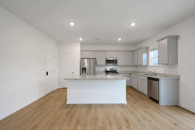 Building Photo - Stunning 4BR House in Hampton