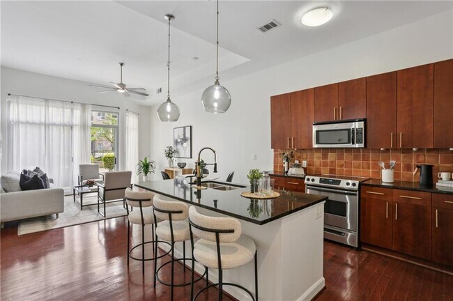 Building Photo - 711 Cosmopolitan Dr NE