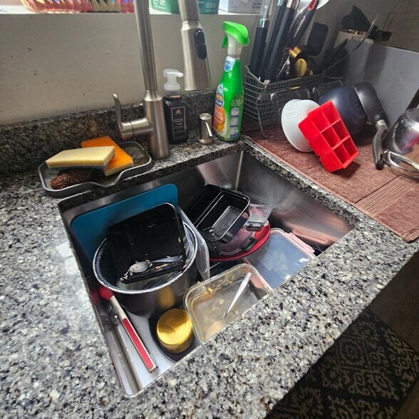 Building Photo - 137B Highrock Rd