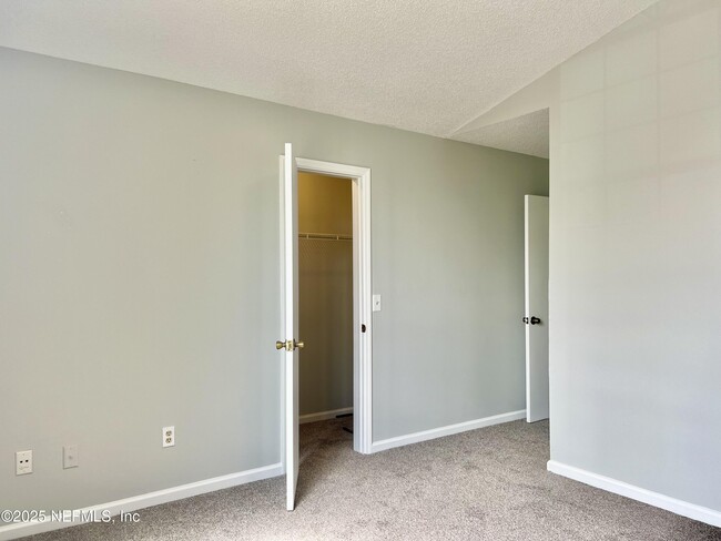 Building Photo - 5523 Cabot Dr N