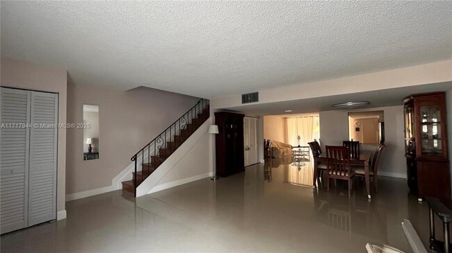 Building Photo - 2 bedroom in Hallandale FL 33009