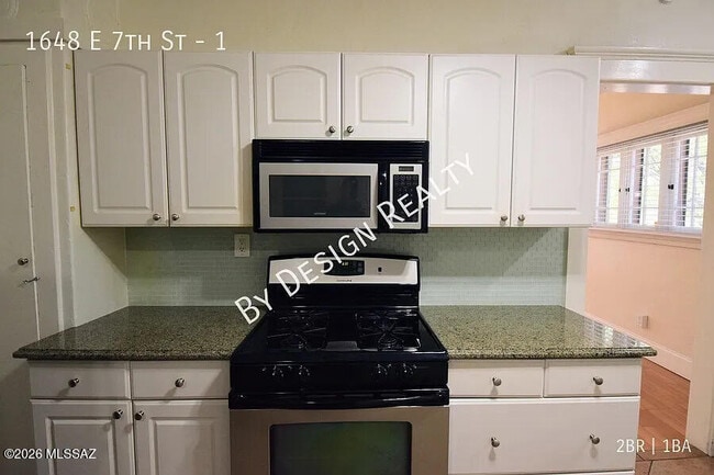 Building Photo - 1648 E 7th St