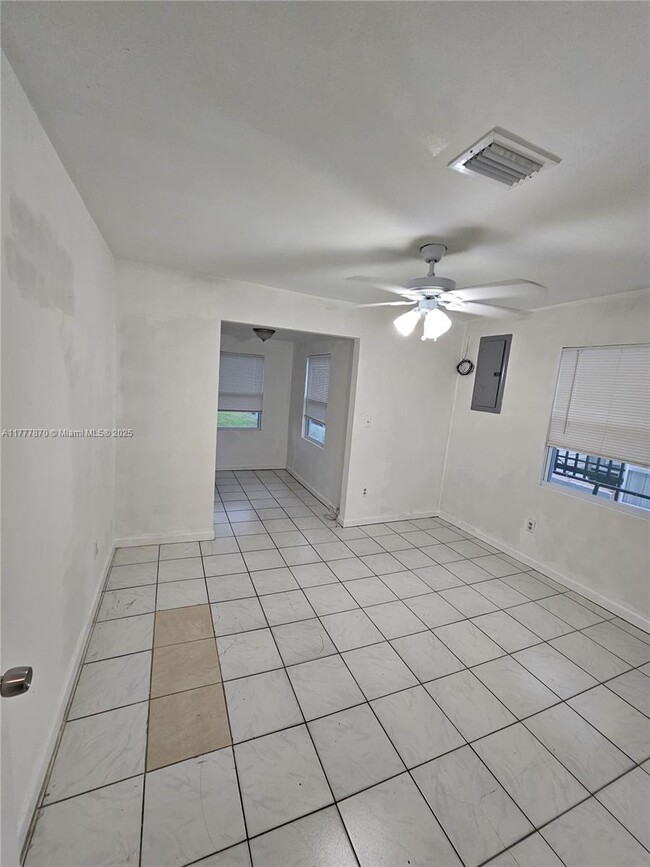 Building Photo - 330 SW 79th Ct
