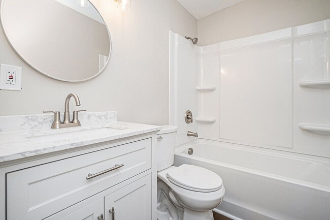 Building Photo - Fully Renovated Cottage near Downtown Smyrna!