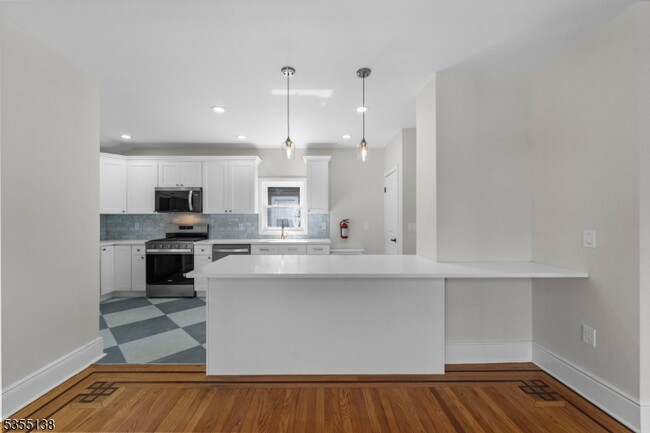 Building Photo - 147 Page Ave