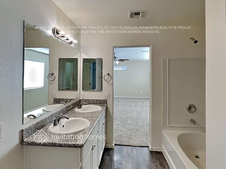 Building Photo - 30546 N Honeysuckle Dr