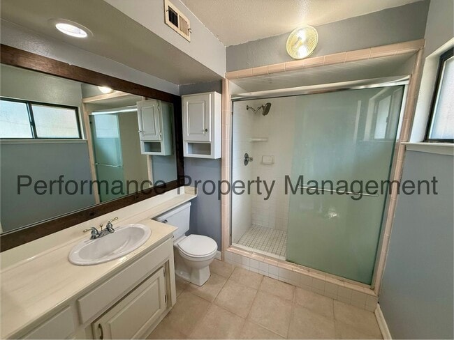 Building Photo - Stunning 3 Bed/2 Bath SW Bakersfield Home w/ RBP & $0 Deposit Option