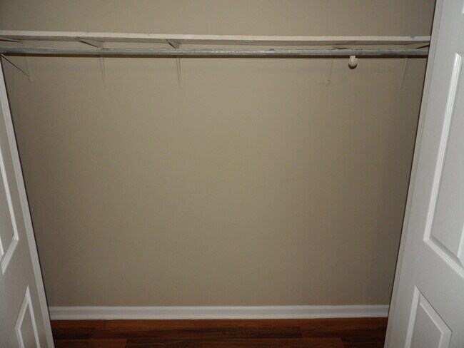 Building Photo - 35 Ashwood Ct