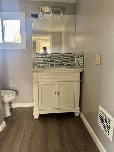 Building Photo - 1066 E 12th Ave