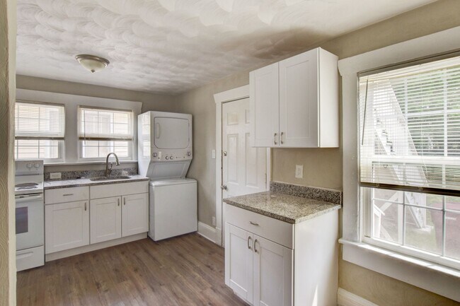 Building Photo - 1135 Jackson Ave