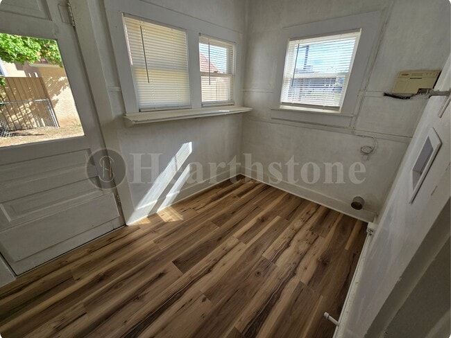 Building Photo - 312 S Avenue B