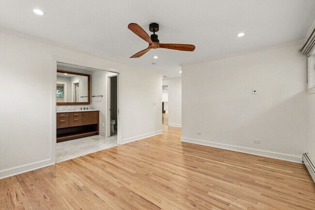 Building Photo - Beautifully Updated 4BR Home Blending Mid-Century Charm & Modern Comfort