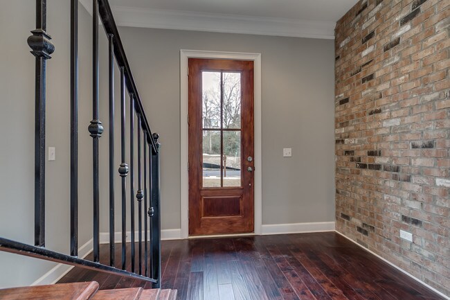 Front Entry - 818 Columbiana Rd