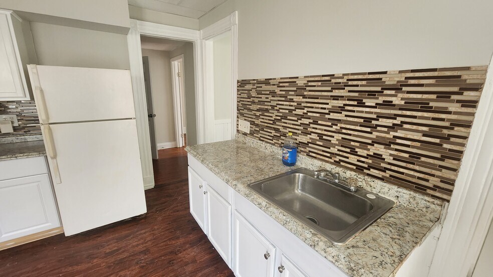 Building Photo - 114 Cedar Hill Ave