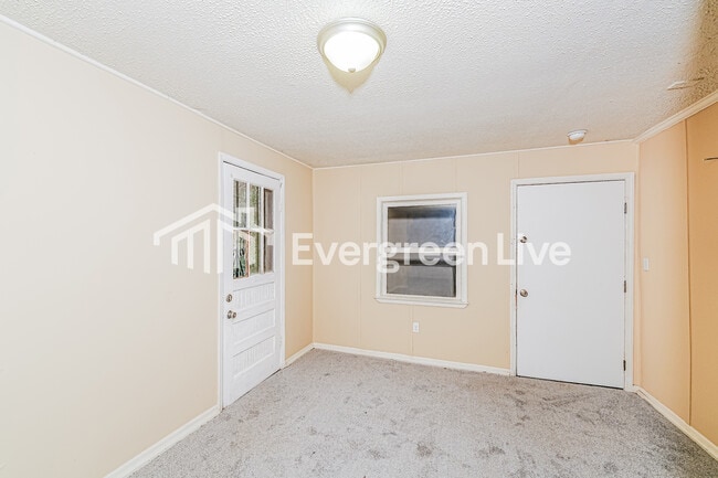 Building Photo - 2633 1st St NE