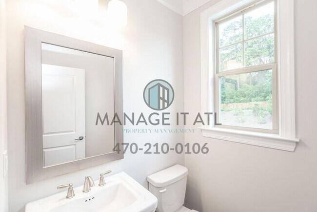 Building Photo - Elegant 4 bedroom Townhome in Chamblee clo...