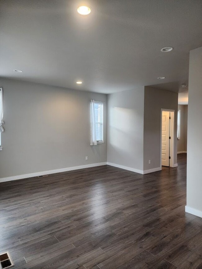 Building Photo - Long Realty & Property Management - Nearly New Home in Aurora **Half Off Rent June 2026**