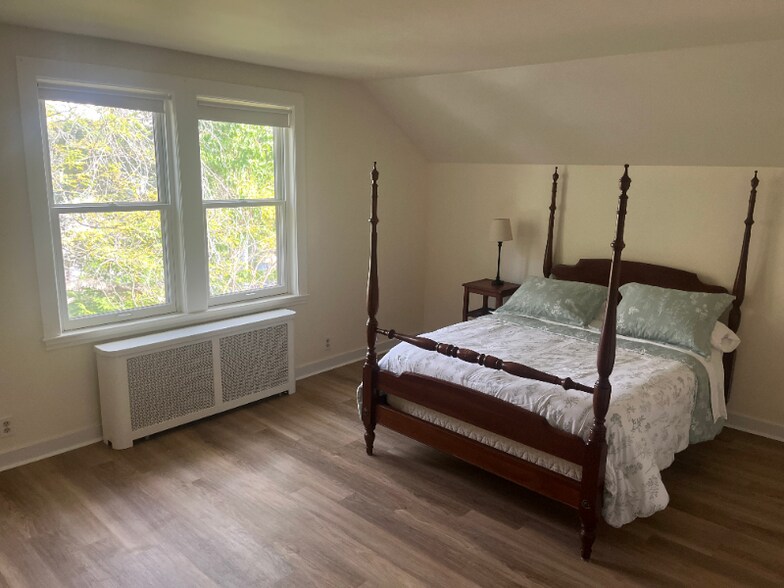 Building Photo - 47 Florence St