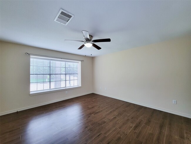 Building Photo - 12800 Briar Forest Dr