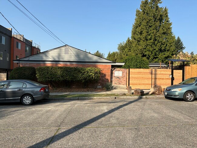 Building Photo - 7327 38th Ave NE