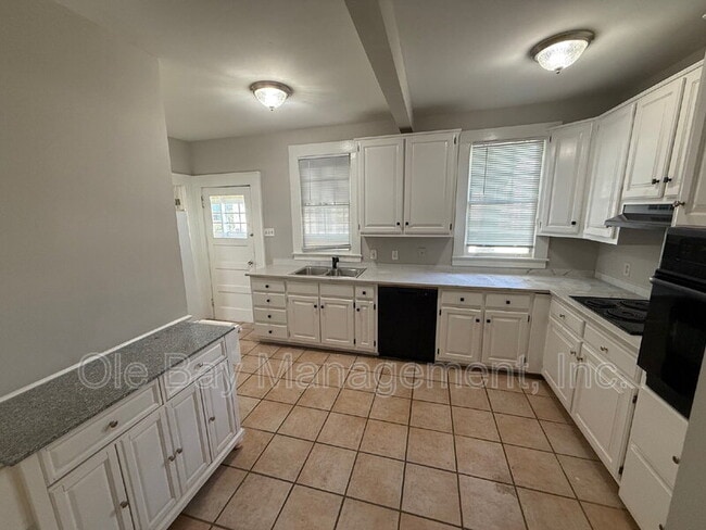 Building Photo - 110 Demouy Ave