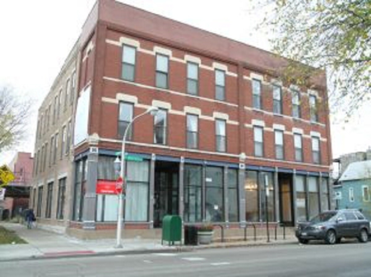 Building Photo - 3055 N Sheffield Ave