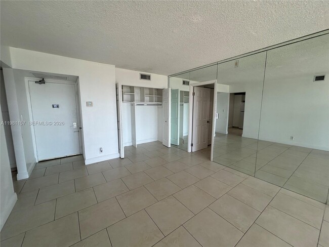 Building Photo - 20301 W Country Club Dr