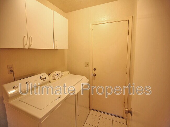 Building Photo - 10345 N 62nd Ave