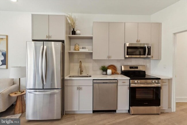 Building Photo - 367 W Hortter St