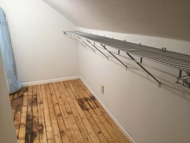 Building Photo - 6111 W St Paul Ave